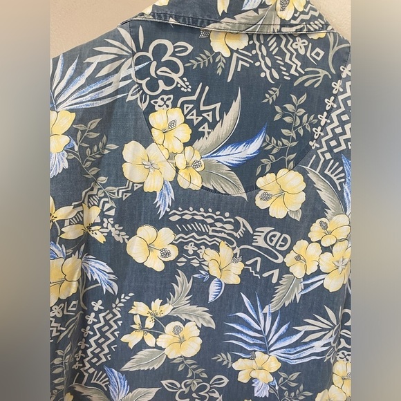 Vintage Hawaiian Beach Vacation Floral Button Down Casual Shirt - Picture 6 of 6